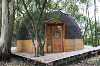 Image de Dôme en bois près de Colonia.