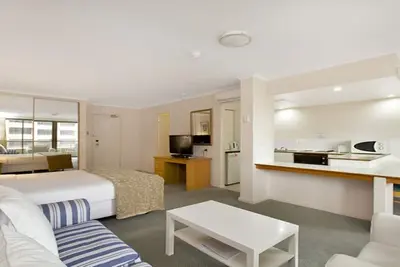 Image de Studio spacieux avec balcon