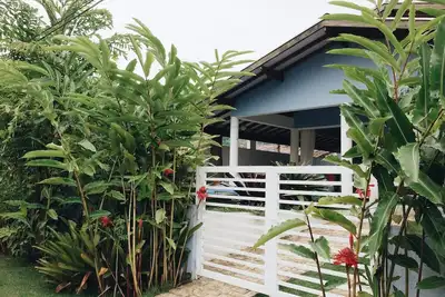 Image de Maison interactive dynamique et confortable dans un cul-de-sac très calme.