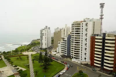 Image de Designer Miraflores Apt avec Ocean & Park Views