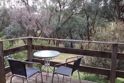 Image de Frogsong Strawbale Cottage Bleu