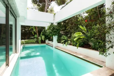 Image de Villa Lillium avec piscine et jardin par Jj Hospitality