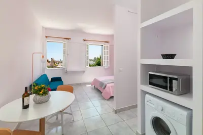 Image de Studio élégant avec terrasse