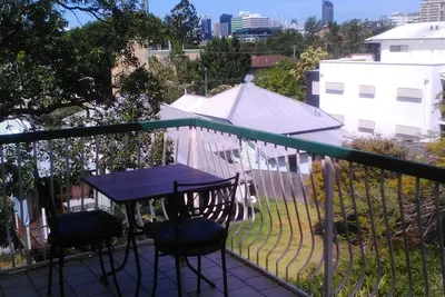 Image de Emplacement parfait - City, Train & Wesley Hospital