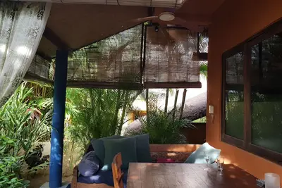 Image de 1 chambre, studio avec grande piscine partagée