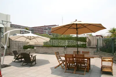Image de Appartement privé sur le toit! 2
