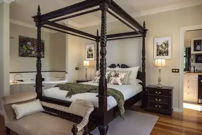 Forest Edge - Merrow Cottages