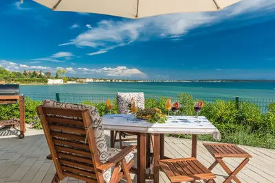 Image de Belle villa de 4 chambres avec une magnifique vue sur la mer, piscine et terrasse