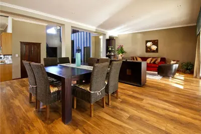 Image de Petite propriété sur un magnifique domaine de sécurité de montagne