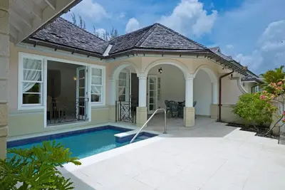 Image de The Falls Villa 1 Meublé avec un style des Caraïbes