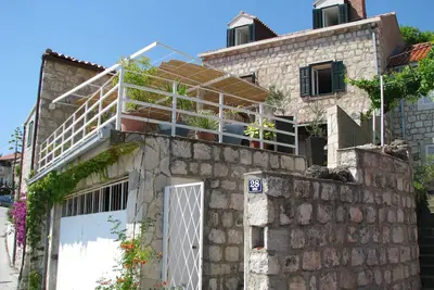 Image de Confortable maison de vacances Doris à Mlini avec terrasse, bain à remous, barbecue et vue sur la mer