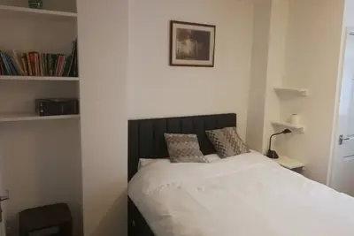 Image de Chambre double avec salle de bain et cuisine commune à 15 minutes à pied du King's College