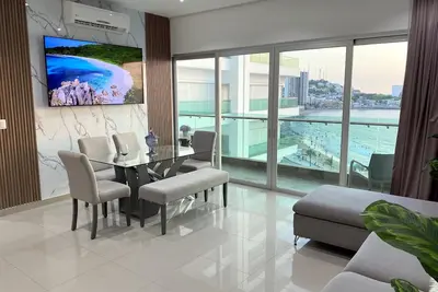 Image de Magnifique condo avec vue fantastique sur la mer et le coucher du soleil