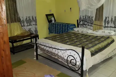 Simple, propre et chaude, Friendly Home, avec une chambre spacieuse salle de bain avec Ac