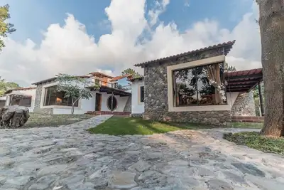 Image de Villa Jucanya, vue sur le lac, loin du bruit mais proche, 3 chambres.