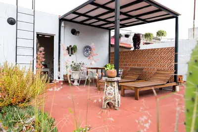 Image de Roma. Endroit parfait pour explorer la ville. 2 br & terrasse privée sur le toit! Emplacement!