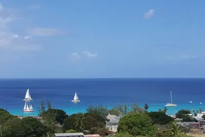 Image de Alamanda Sea View Apartment - Spectaculaire Ocean View Retreat Ac / Wi-Fi, CableTV