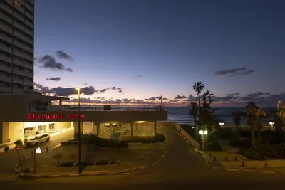 Image de Emplacement parfait avec vue panoramique sur la mer face à Gordon Beach