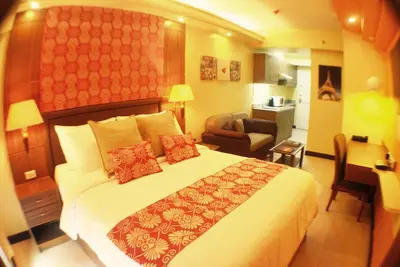 Image de Hôtel comme condo près du quartier des affaires de Makati + Wifi, Skycable & Sports Bar