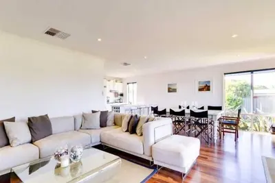 Image de Do Drop Inn - 12 Guests | 4 Bedrooms | 6 Beds | 2 Bathrooms - Master Bedroom: Queen bed, Bedroom 2: Queen bed, Bedroom 3: 2 Sets of Bunk beds, Bedroom 4: 2 Sets of Bunk beds