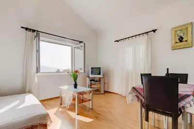 Image de Appartement no. 3 avec vue sur la mer pour 5 personnes à Donja Lastva