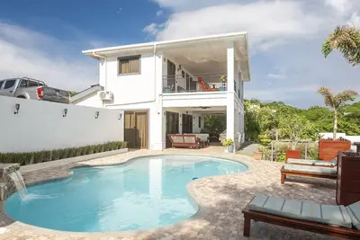 Image de Casa Soma Villa - Vues panoramiques - À pied de la ville et de la plage - 2 à 16 personnes