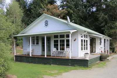 Image de Naseby Holiday Cottages - Bâtiment de l'école
