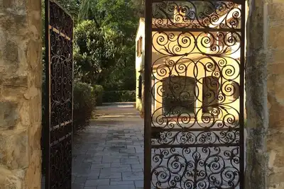 Image de Propriété provençale en toute intimité, sans nuisance, près des plages, circuit de F1