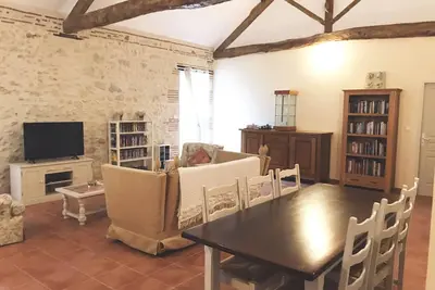 Image de Grange en pierre rénovée avec grande piscine sur Smallholding dans la campagne