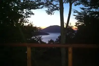 Fantastique chalet rustique pour se reposer et profiter de la forêt de sécurité du sud du Chili