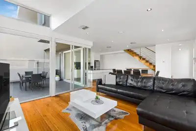 Image de Grande maison de ville à 3 niveaux, 10 couchages, 500 m de la plage