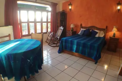 Image de Chambre spacieuse à 2 pâtés de maisons de Playa La Ropa Zihuatanejo
