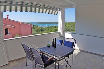 Image de Appartement de vacances dans une maison familiale avec piscine partagée