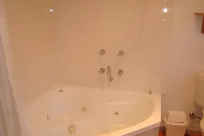 Image de Elm Lodge Unit 5 - One Bedroom Spa