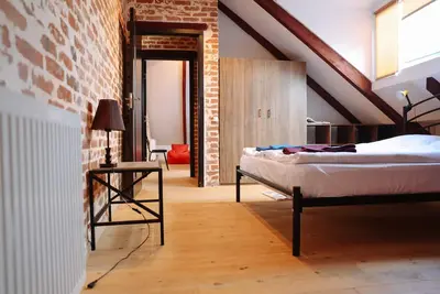 Image de Loft \"By Sali\" sur la place Marjanishvili, Tbilissi, Géorgie