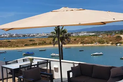 Image de Front de mer unique dans un charmant village de pêcheurs avec grande terrasse et 300m de la plage