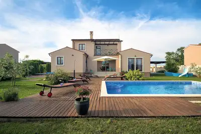 Image de Belle villa en pierre d'Istrie avec piscine et jardin en pleine nature