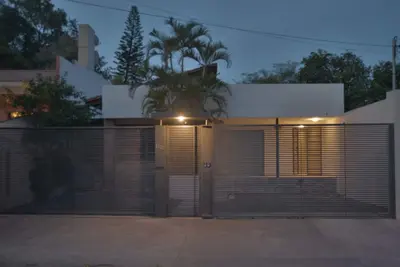 Image de Très bien situé, calme, sûr, votre maison confortable vous attend.