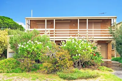 Image de Seaborne Escape - 27 Guests | 2 Bedrooms | 4 Beds | 1 Bathroom - Master Bedroom: Queen bed, Bedroom 2: 1 Set of Bunk beds and 1 Trundle bed, Lounge: 1 Sofa bed