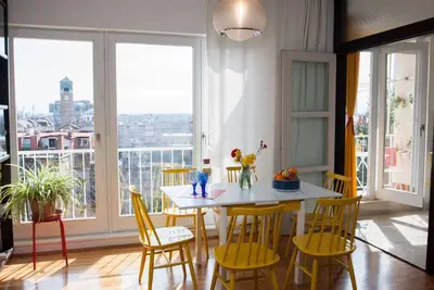 Spacieux appartement design dans le centre avec une vue panoramique