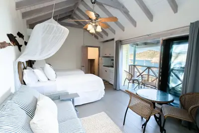 Image de 1 lit, A / c, Wifi, Tv, kitchenette, salle de bains, des vues incroyables, Sandy Beach