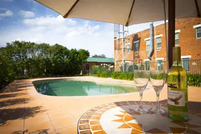 Image de Abernethy House - Historic 15 bedroom pub-stay, perfect for large groups