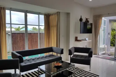 Image de Villa moderne de 2 chambres Ă Paknampran