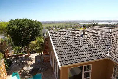 Image de McCombe Getaway Home avec des vues spectaculaires à 360 degrés!