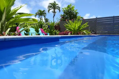 Image de Muri Beach Pool Villa si populaire et d'un excellent rapport qualité / prix pour être sur le Golden Mile!