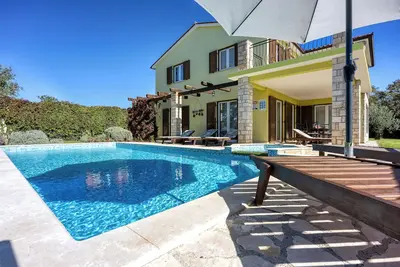 Image de Villa Kontešići 14 ~  Private Pool ~ 15 min Beach~ Air Con ~ Bbq ~ 240m2\n\n