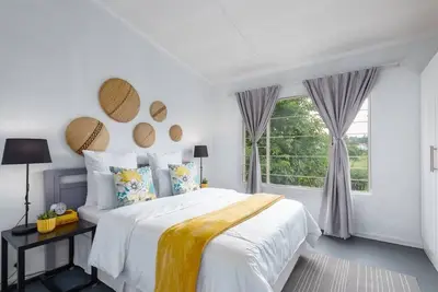 Image de Appartement confortable et moderne avec 2 lits à Centurion
