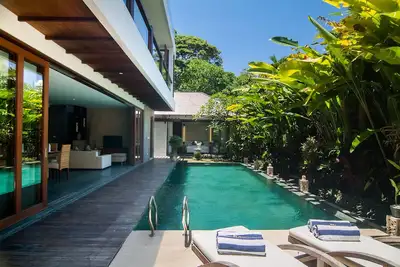 Image de 4 Bdr Lux Villa à deux pas de la plage de Berawa à Canggu (complexe fermé)