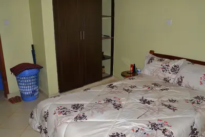Image de Élégante chambre bien éclairée dans un condominium Penthouse