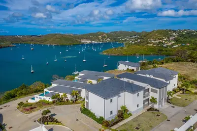 Image de Magnifique condo tropical avec accès à la plage privée
